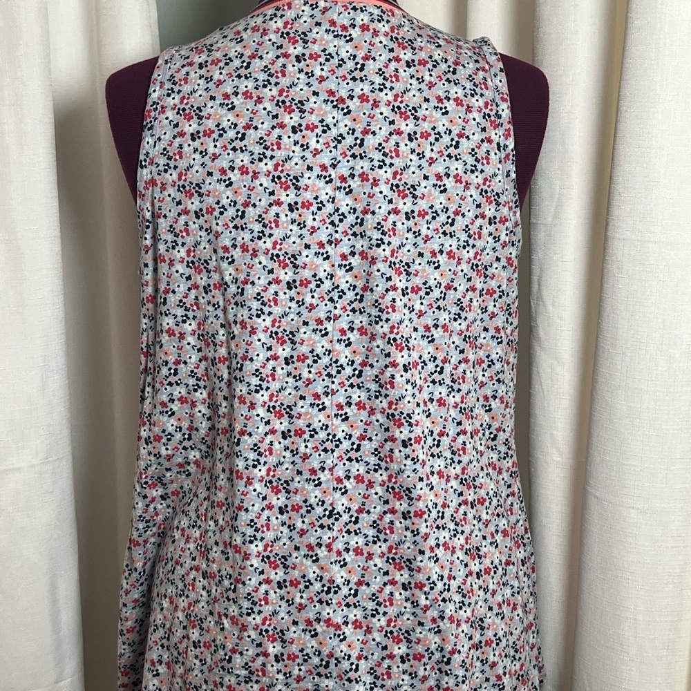 24/7 Maurice’s Chic Floral Patterned Top - Picture 2 of 3